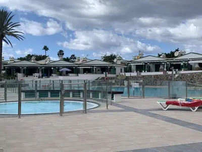 Piscina en o cerca de Bungalow en complejo tranquilo en Maspalomas