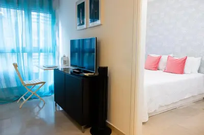 Una televisión o centro de entretenimiento en Las Palmas Lighthouse Apartment