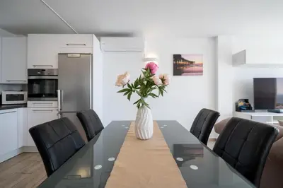 Una cocina o zona de cocina en Guacimara Apartments