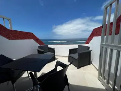 Un balcón o terraza de Seafront Canteras Terrace Lounge