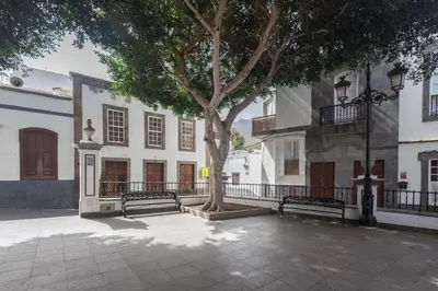 Edificio en el que se encuentra el hostal o pensión
