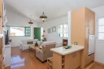 Una cocina o zona de cocina en GuestReady Casa Carmen Agaete con terraza y vistas al mar