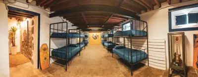 Zona de estar de Atlantis Surf Hostel