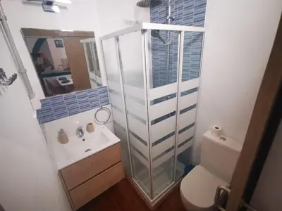 Un baño de Atlantis Surf Hostel