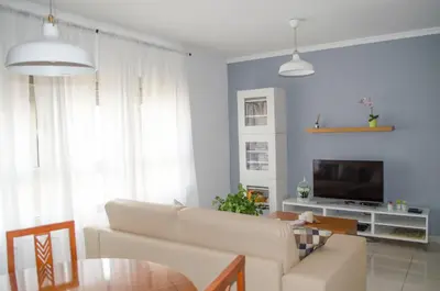 Una televisión o centro de entretenimiento en Coral Dream