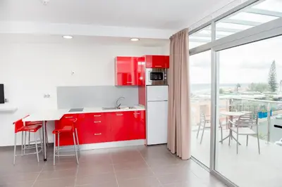 Una cocina o zona de cocina en Apartamentos El Palmar