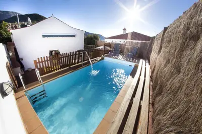 Piscina en o cerca de Vivelorural casa Tunte 1, piscina y terraza