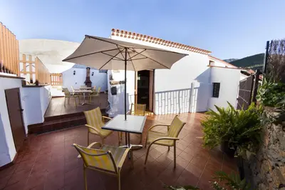 Un balcón o terraza de Vivelorural casa Tunte 1, piscina y terraza