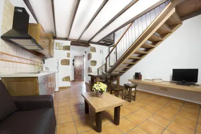 Una televisión o centro de entretenimiento en Vivelorural casa Tunte 3, BBQ y terraza