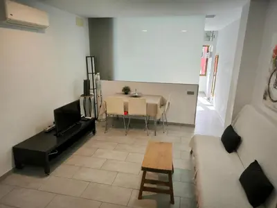 Una televisión o centro de entretenimiento en Olof Apartment