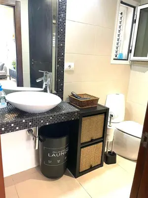 Un baño de Piso Familiar Centrico Campillo