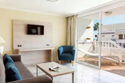 Una televisión o centro de entretenimiento en Apartamentos Norcopia