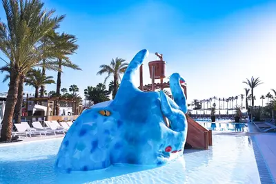 Piscina en o cerca de HL Miraflor Suites Hotel