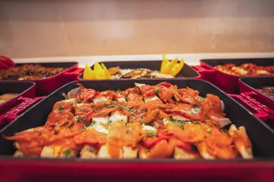 Comida en o cerca de este hotel