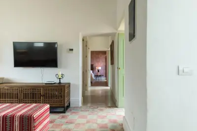 Una televisión o centro de entretenimiento en Villa Hacienda de la Guirra