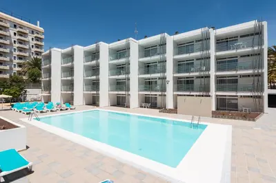 Piscina en o cerca de eó Las Rosas