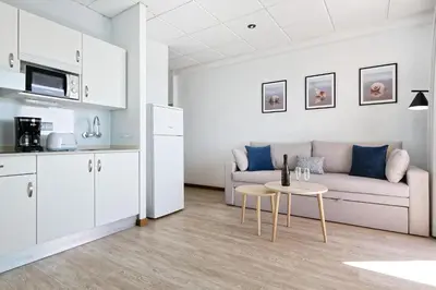 Una cocina o zona de cocina en Servatur Green Beach