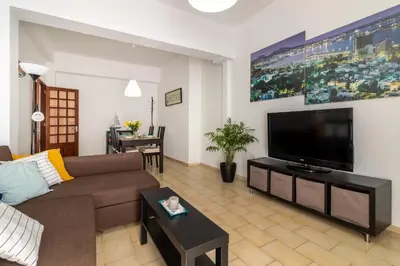 Una televisión o centro de entretenimiento en Apartment Las Canteras Beach