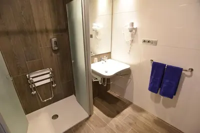 Un baño de TC Hotel Doña Luisa