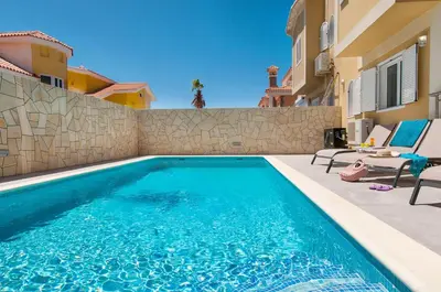 Piscina en o cerca de Curie with Pool by VillaGranCanaria