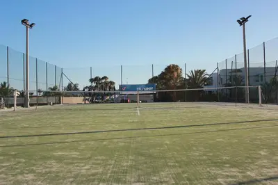 Instalaciones para jugar a tenis o squash en Apartamento privado en Bahía Feliz o alrededores