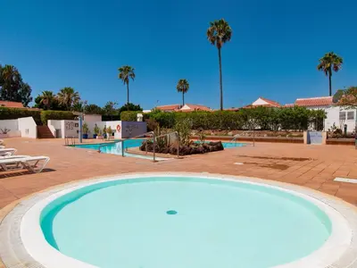 Piscina en o cerca de Bungalow with terrace in Maspalomas DS50 by VillaGranCanaria