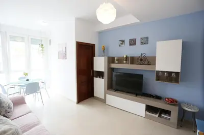 Una televisión o centro de entretenimiento en Ikigai Las Canteras