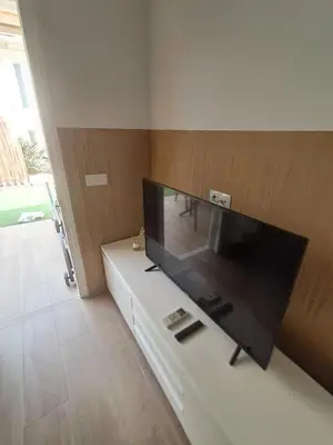 Una televisión o centro de entretenimiento en Maspalomas Oasis Club