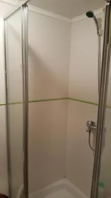 Un baño de Casa de piedra a 2 km de la Playa