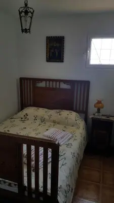 Cama o camas de una habitación en Casa de piedra a 2 km de la Playa