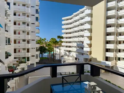 Un balcón o terraza de OHMYHOST360 - Dream Home Holidays