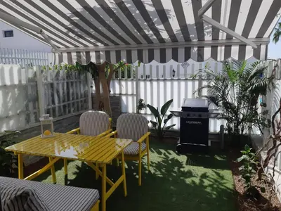 Plano de Pool View Yard Bungalow