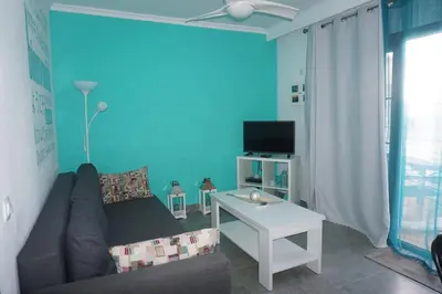 Una televisión o centro de entretenimiento en Bungalow Luisy