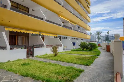 Edificio en el que se encuentra el apartahotel