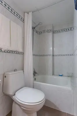 Un baño de Studio near the Sea and City