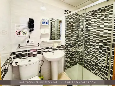 Un baño de Hotel Kasa