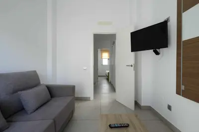 Una televisión o centro de entretenimiento en Canteras Suites