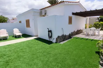 Jardín al aire libre en Precioso Bungalow 1 by CASAS COCODRILO