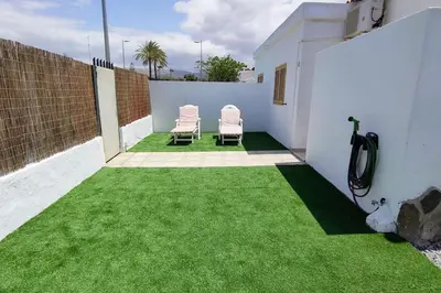 Jardín al aire libre en Precioso Bungalow 1 by CASAS COCODRILO