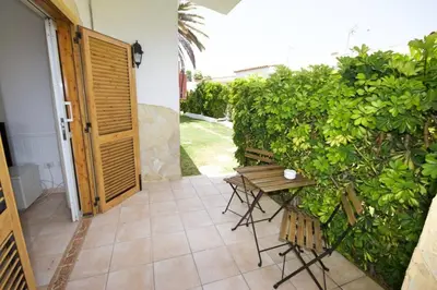 Jardín al aire libre en Precioso Bungalow 11 by CASAS COCODRILO