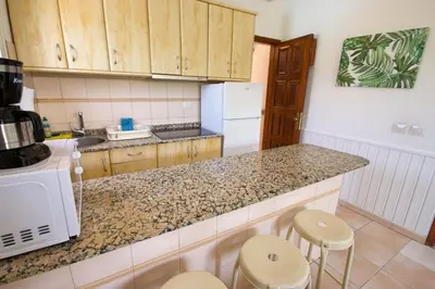 Una cocina o zona de cocina en Precioso Bungalow 11 by CASAS COCODRILO
