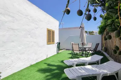 Jardín al aire libre en Precioso Bungalow 12 by CASAS COCODRILO