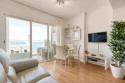 Una televisión o centro de entretenimiento en Living Las Canteras Homes - BEACH HOME