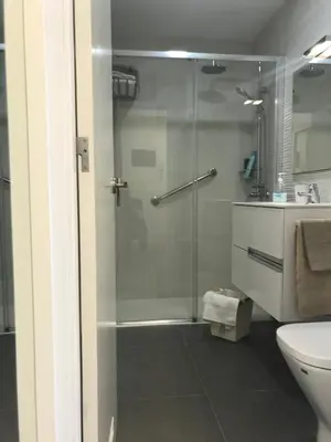 Un baño de La Grand Suite Las Canteras