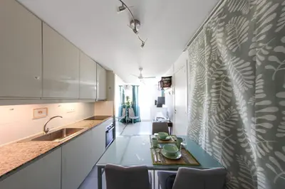 Una cocina o zona de cocina en Studio Home for Beach Holiday