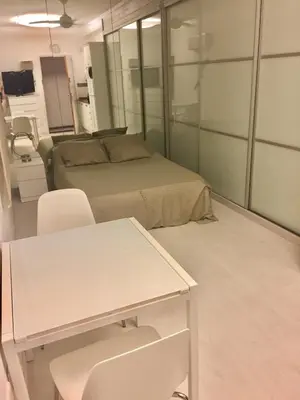 Una televisión o centro de entretenimiento en Apartamentos Syria Las Canteras