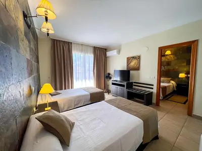 Cama o camas de una habitación en Hotel La Aldea Suites