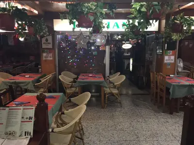 Un restaurante o sitio para comer en Residence Los Molinos