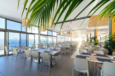 Un restaurante o sitio para comer en Servatur Altamar