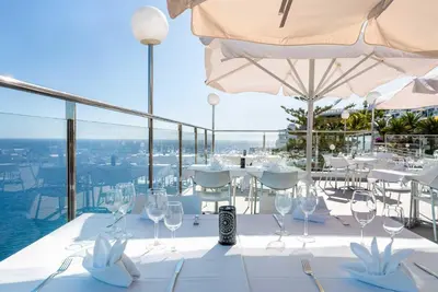 Un restaurante o sitio para comer en Servatur Altamar